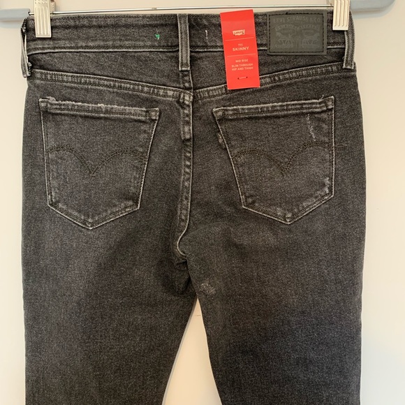 NWT Levi’s 711 Skinny Mid Rise Distressed Jeans - Picture 5 of 8
